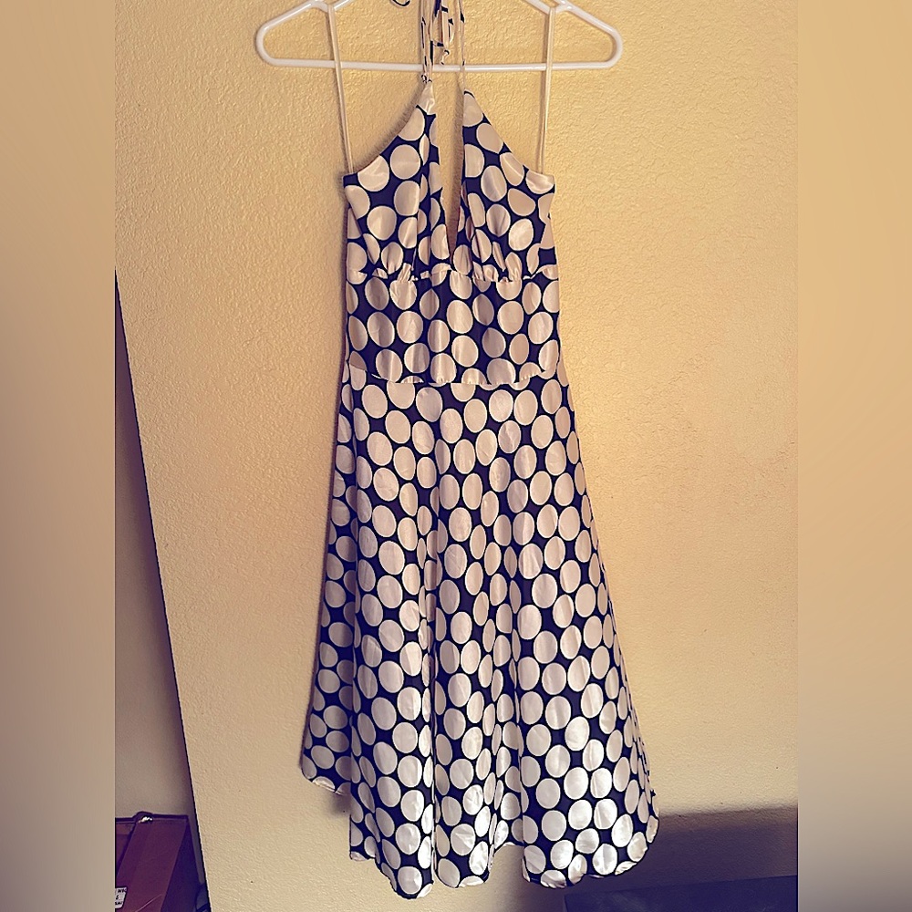 Beautiful party dress. Perfect for a spring or summer wedding.Open in back.